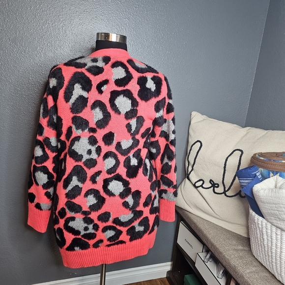 Torrid pink animal print cardigan sweater size 1X - Picture 3 of 4